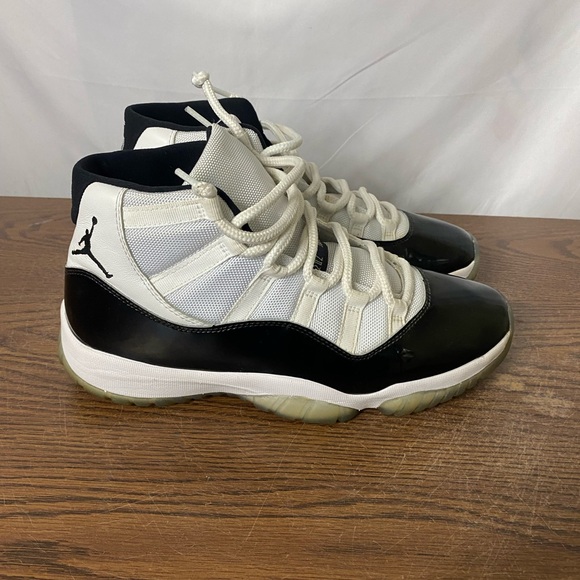 jordan retro 11 mens size 10.5